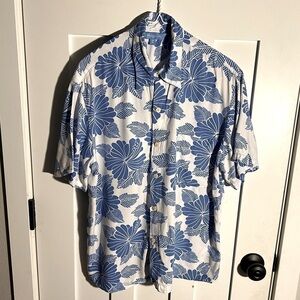 Blue Ginger Hawaiian Shirt sleeve Button up Shirt Blue and White Floral Sz XS